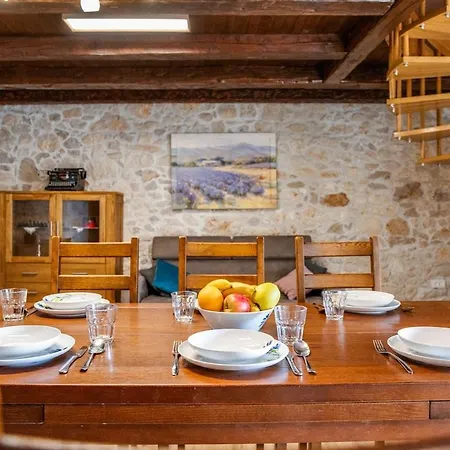Steinhaus Am Mit E Ladestation * Zaton (Zadar)